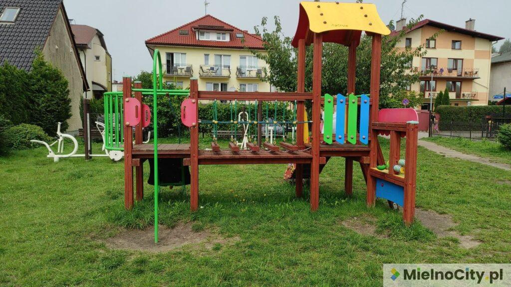 Ogólnodostępny plac zabaw dla dzieci Mielno