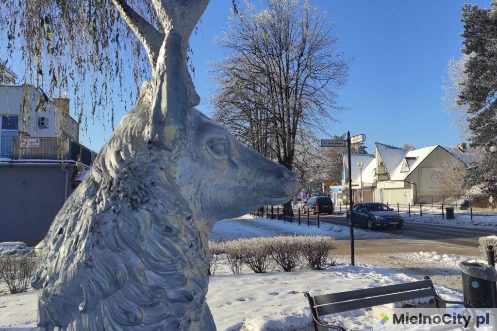 Pomnik jelenia w Mielnie