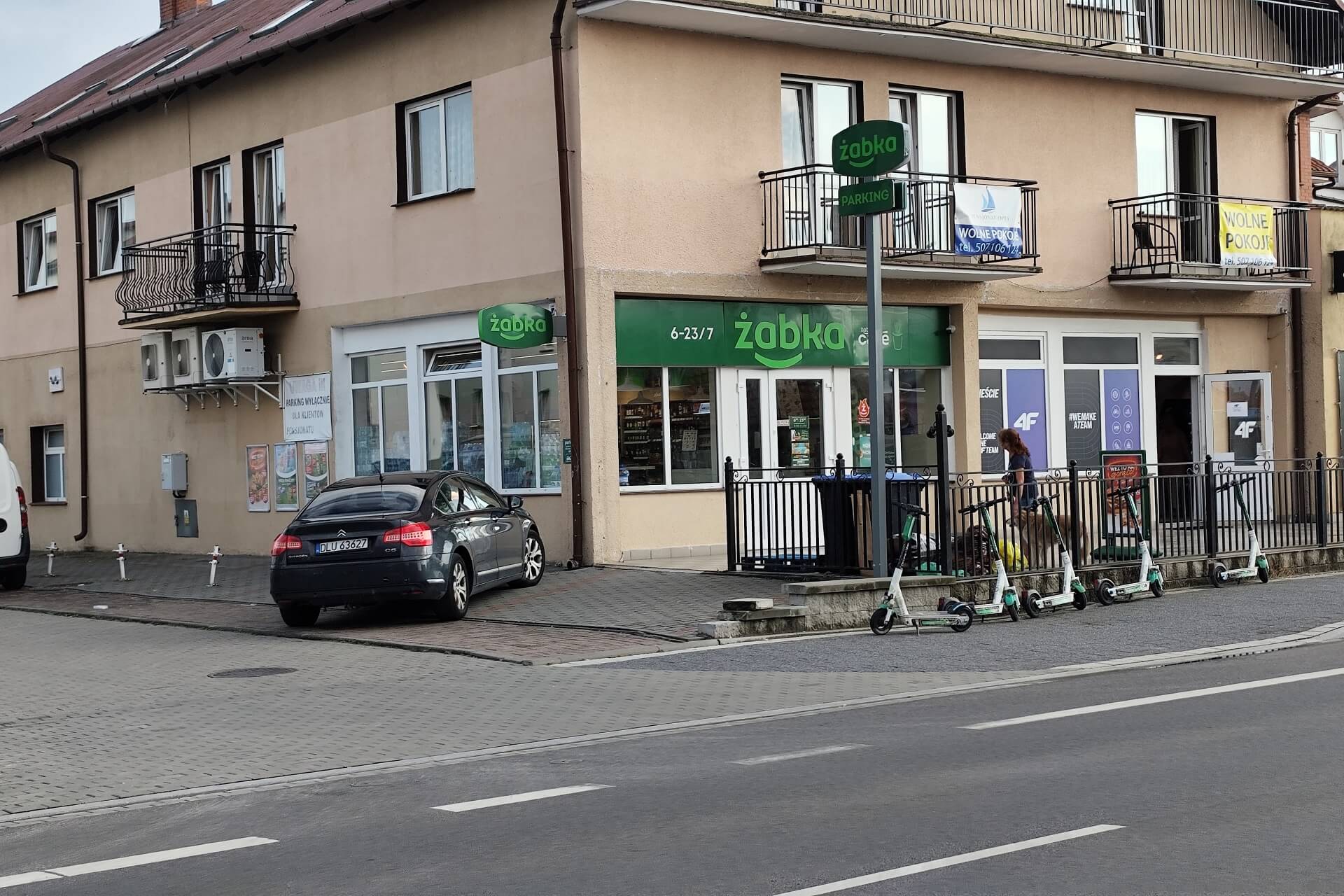 Żabka w Mielnie i Unieściu – gdzie znajdują się sklepy?